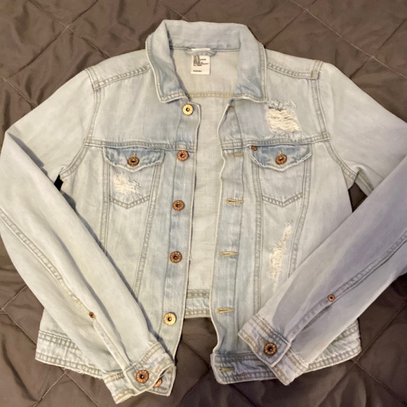 H&M light blue ripped jean jacket, size small - Picture 1 of 3